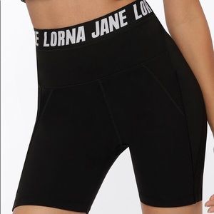 NWT Lorna Jane Relay Phone Bike Short
